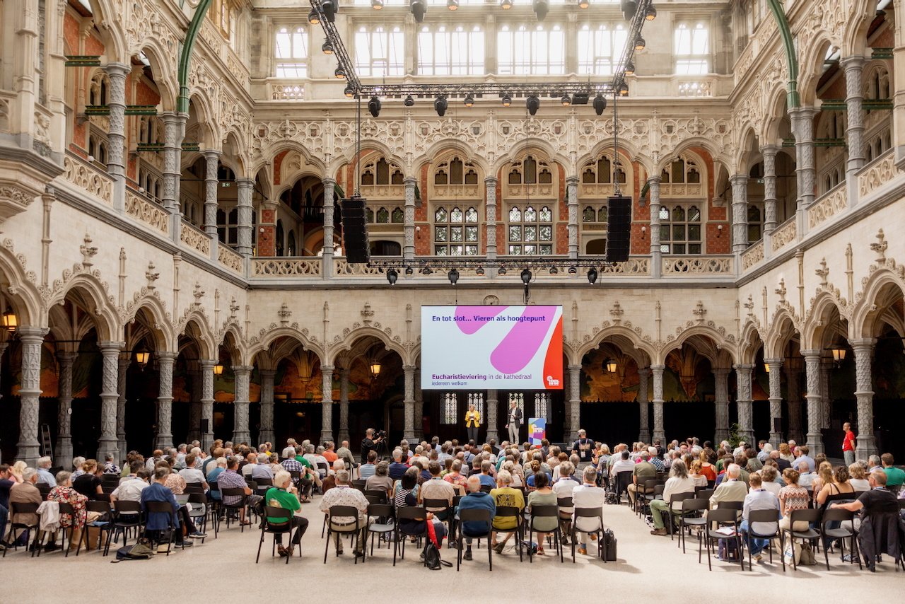 Zondag 31 mei - lezing, afsluiting en eucharistie
