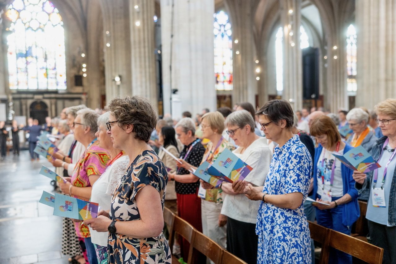 Zondag 31 mei - lezing, afsluiting en eucharistie