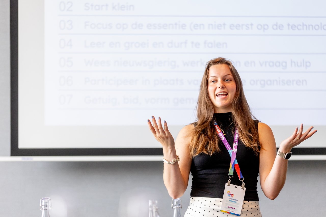 Workshops - ateliers - lezingen - panelgesprekken - ideeënmarkt - kunstwerk - zangstonde