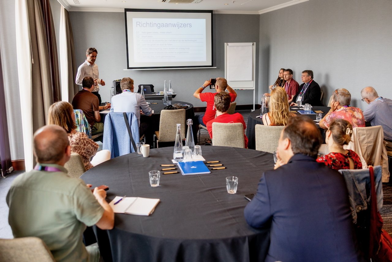 Workshops - ateliers - lezingen - panelgesprekken - ideeënmarkt - kunstwerk - zangstonde
