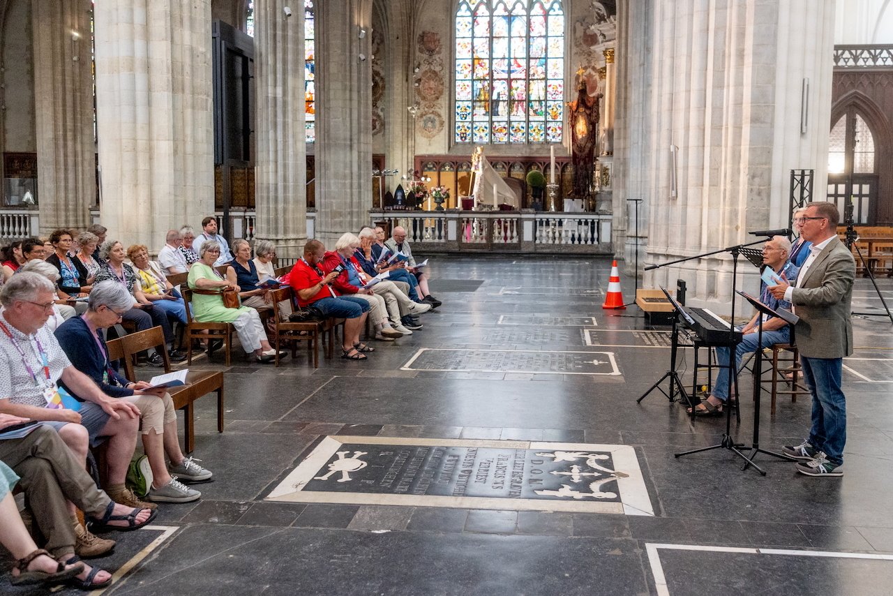 Workshops - ateliers - lezingen - panelgesprekken - ideeënmarkt - kunstwerk - zangstonde